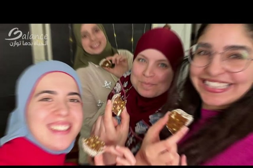 خلف الكواليس فكرةٌ وتعبٌ وبسمةٌ وجنودٌ تعمل في الخفاء